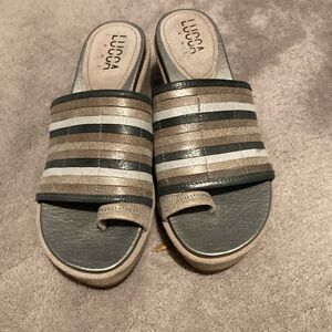 Platform sandals